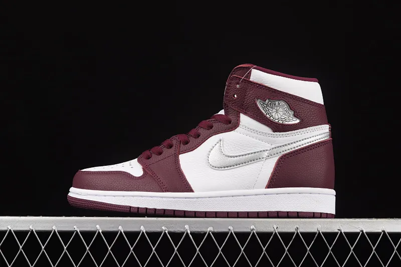 All categories Air Jordan Jordan series basketball shoes Air Jordan 1 High L version Air Jordan 1 Retro High OG "Bordeaux" AJ1 Joe 1 Bordeaux Burgundy high-top basketball shoes 555088-611